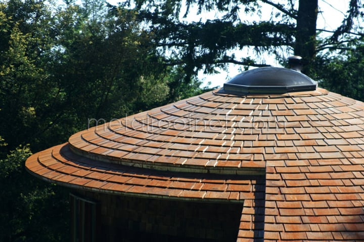 Corten steel, naturally rusting, in a shake profile